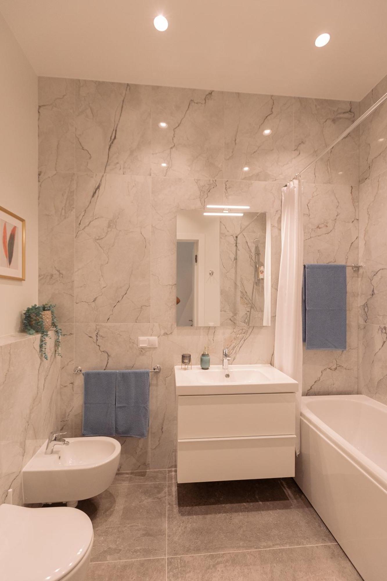 Căn hộ Old Great Location & View - Unique 2bdr 80m2 *