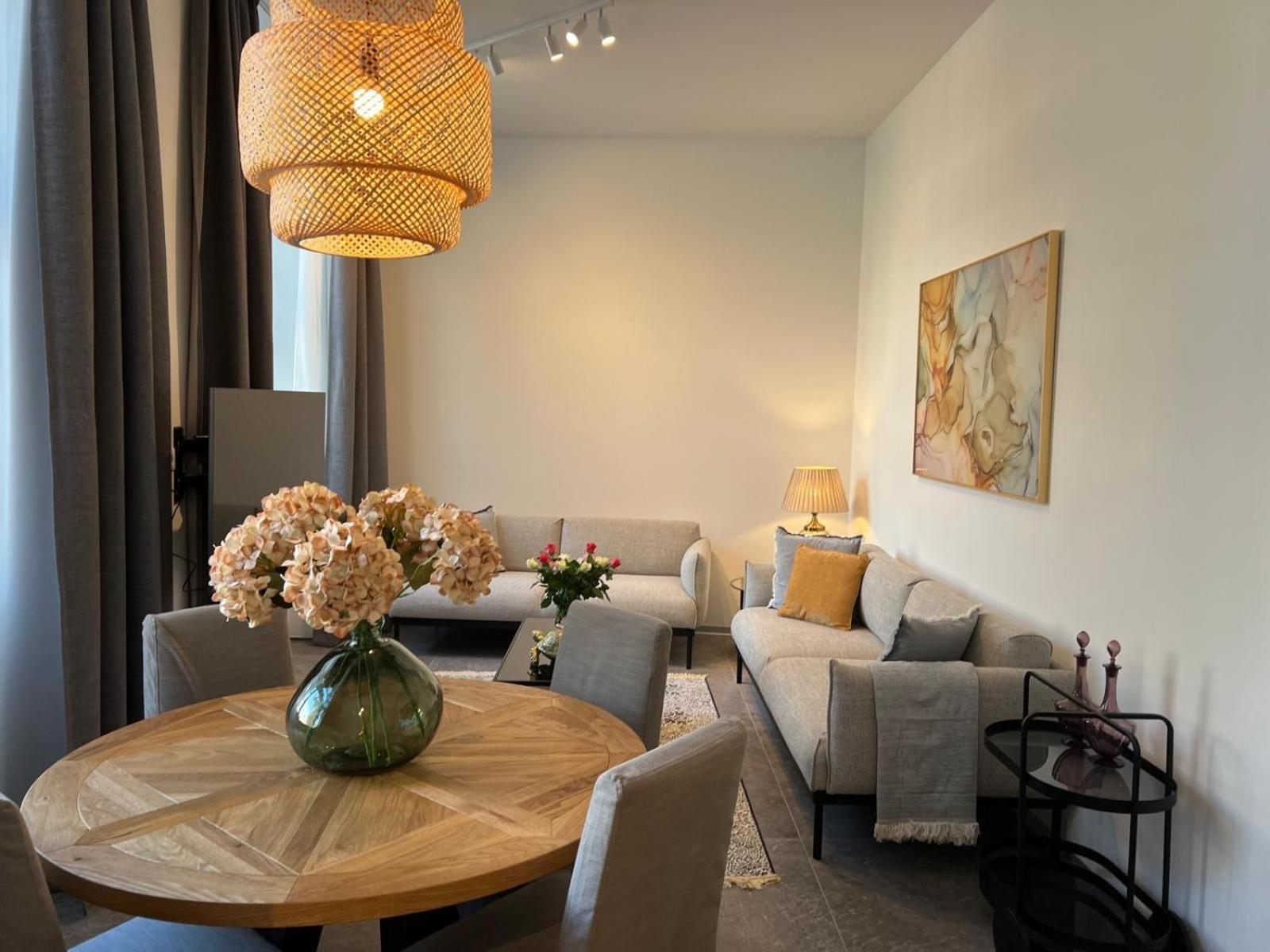 Căn hộ Old Great Location & View - Unique 2bdr 80m2